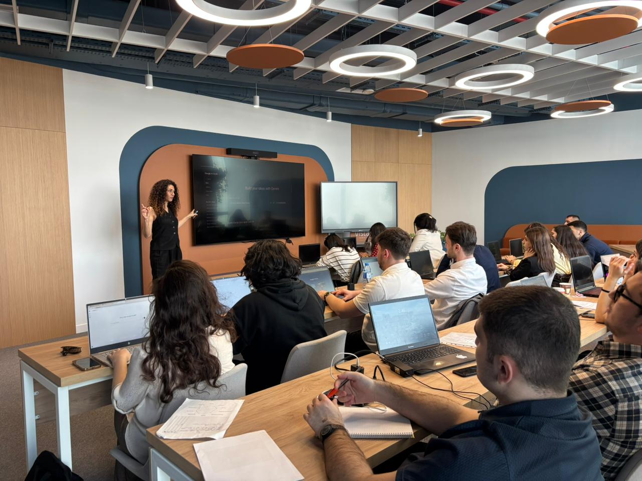 ריקי לויסמן מובילת AI — Riki Levisman AI leader